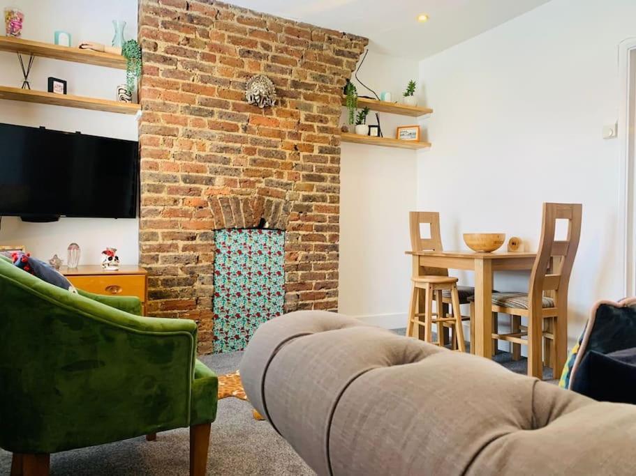 Funky 2 Bedroom Apartment In Town Centre Hastings Luaran gambar